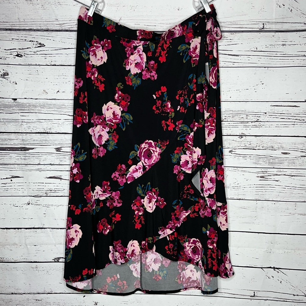Lane Bryant NWT Size 18/20 Black - Floral Print High-Low Hemline Pull On Skirt